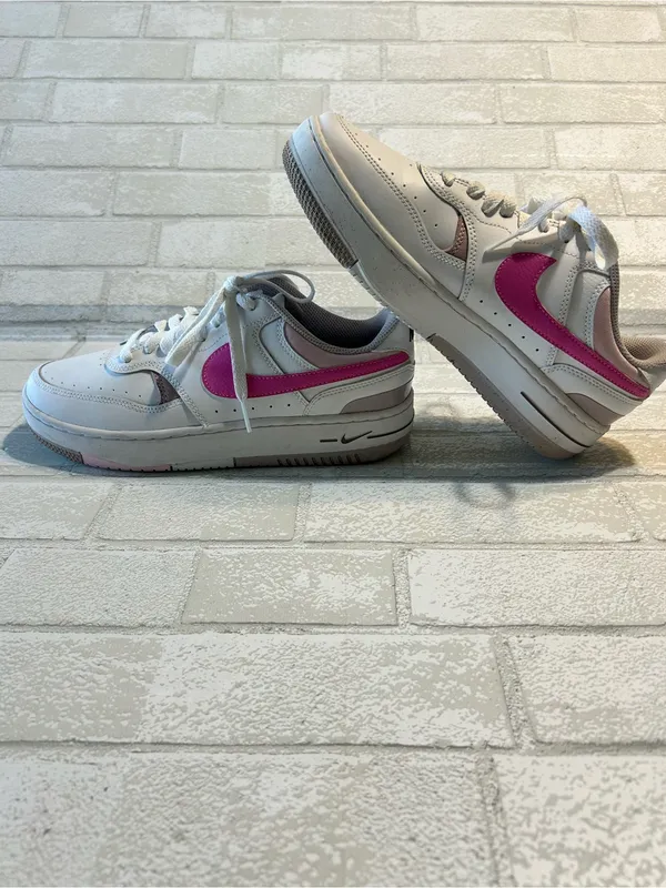Nike Gamma Force Women's White & Pink Low-Top Sneakers - Image 2