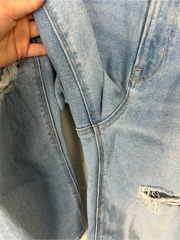 American Eagle Distressed Light Wash Mom Straight Jeans Size 4 - Image 7