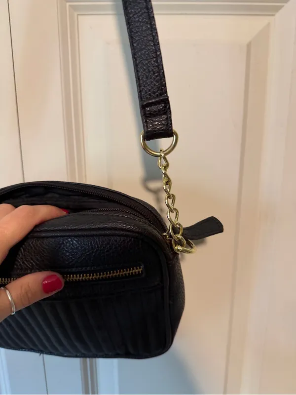 Black Quilted Crossbody Shoulder Bag - Women - Image 4