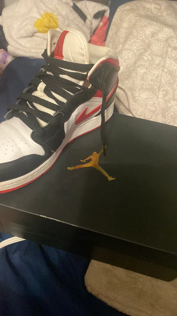 Nike Air Jordan 1 Mid - Image 13