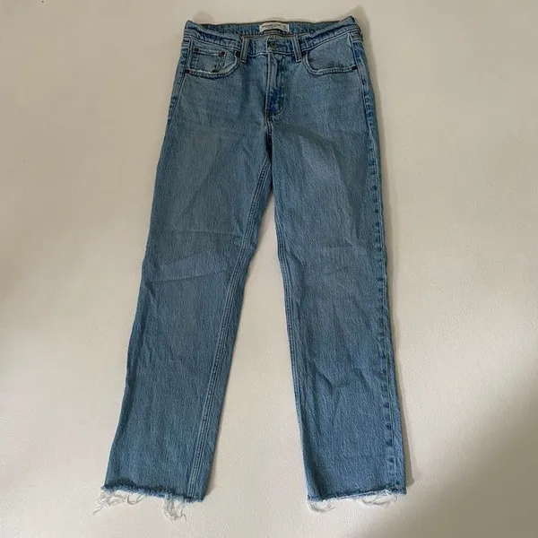 Abercrombie & Fitch 90s Straight Jeans 27/4 Mid Rise Raw Hem Light Wash - Image 2