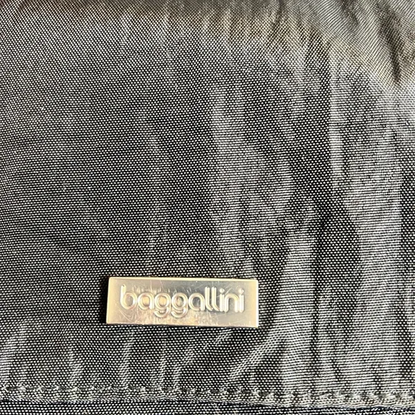 Baggallini Black Crossbody Bag with Adjustable Strap and Zipper Closure - Image 3