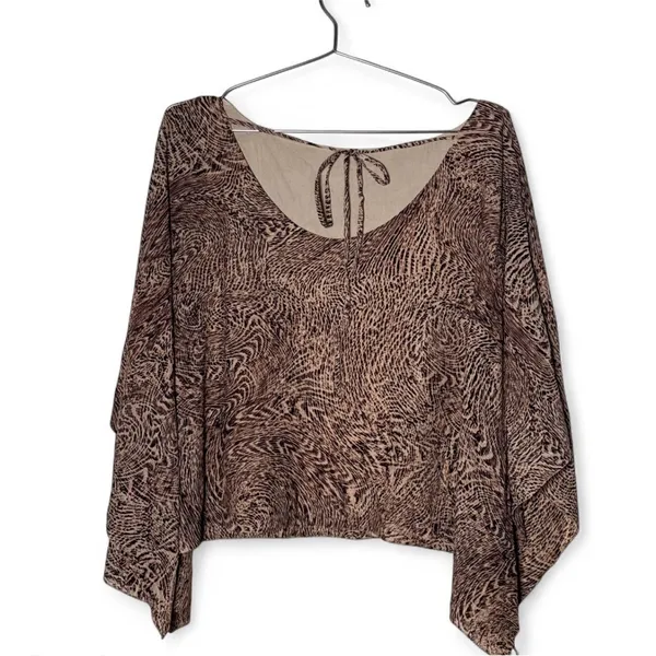Alice + Olivia selena oversized leopard top - Image 4