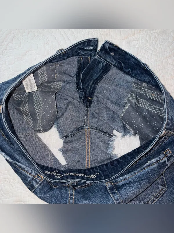 American Eagle Y2K Cut-Off Jean Shorts. Size: 12. Medium Wash. - Image 7