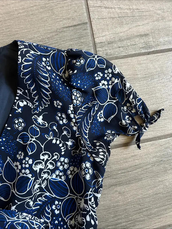 J. Crew Navy and White Floral V-Neck Mini Dress - Image 3