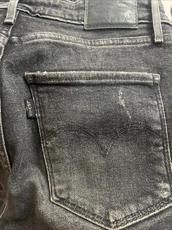 Levi's 721 High Waisted Distressed Black Jeans Sz 28 - Image 13