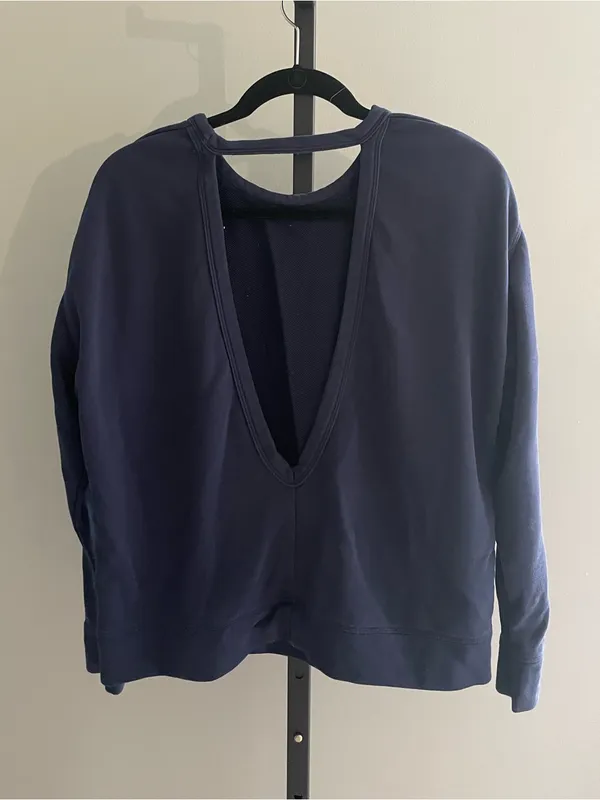 Nike Dry Fit Open Back Navy Blue Sweater Size Medium - Image 2