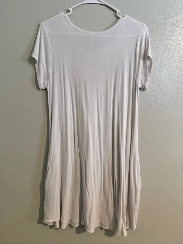 Simple White Short - Image 2