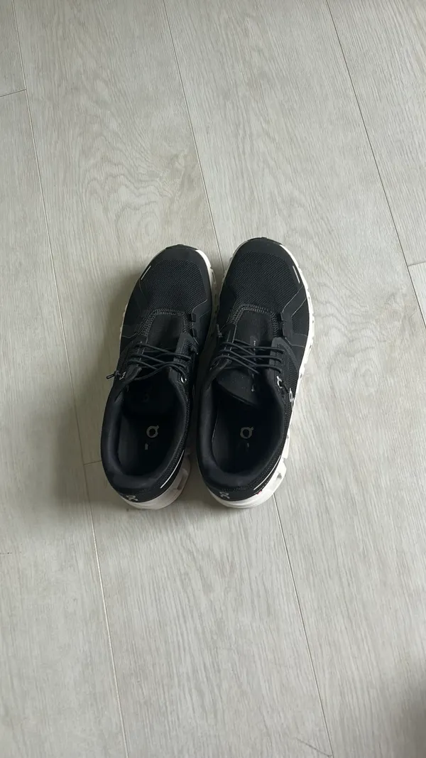 On Cloud Running Shoes - Image 3