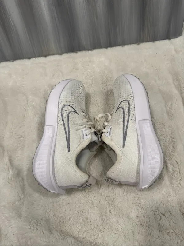 Nike Interact Run White Metallic Silver - Image 6