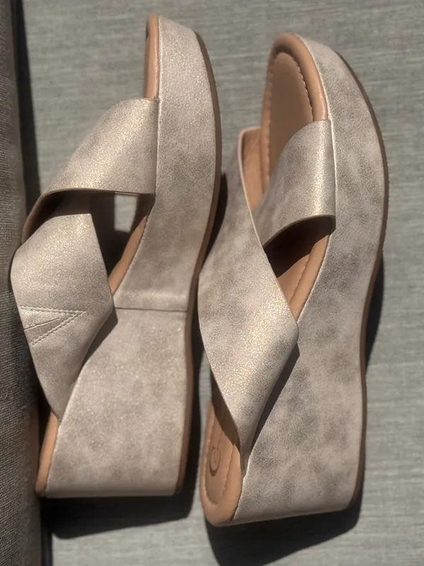 Women’s Cato C. Comfort Metallic Gold Silver Shimmer Comfort Wedge Sandals Sz 8 - Image 3