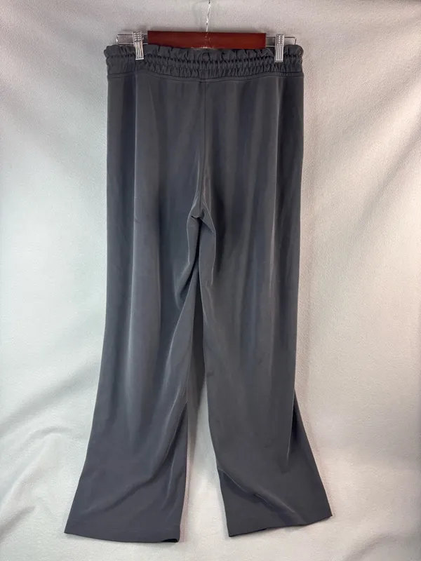 Athleta M Gray Drawstring Relaxed Athletic Pants - Image 4