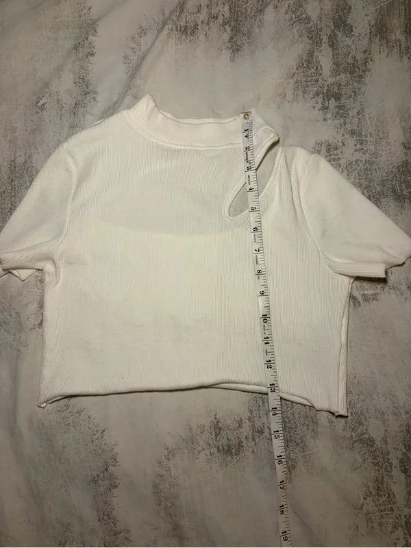 SOLADO White Ribbed Cutout Mock Neck Crop Top Size M - Image 7