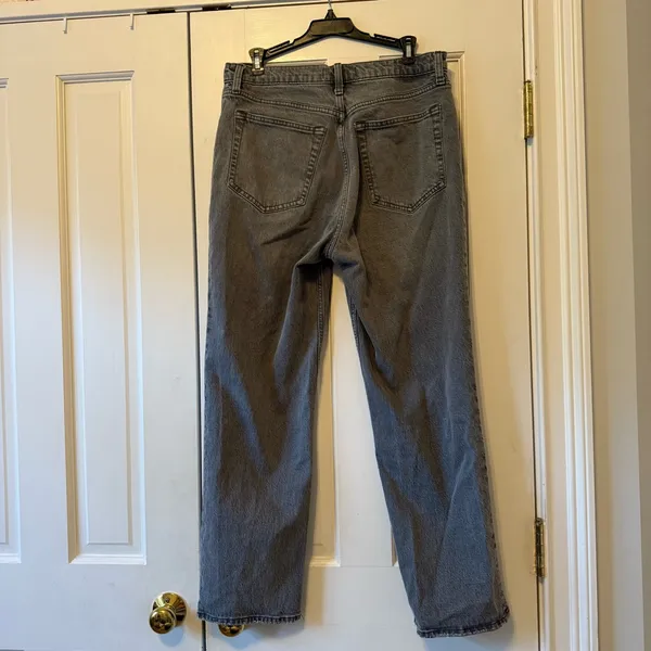 Abercrombie Grey 90s Straight Ultra High Rise Jeans Size 31 or 12 Short - Image 2