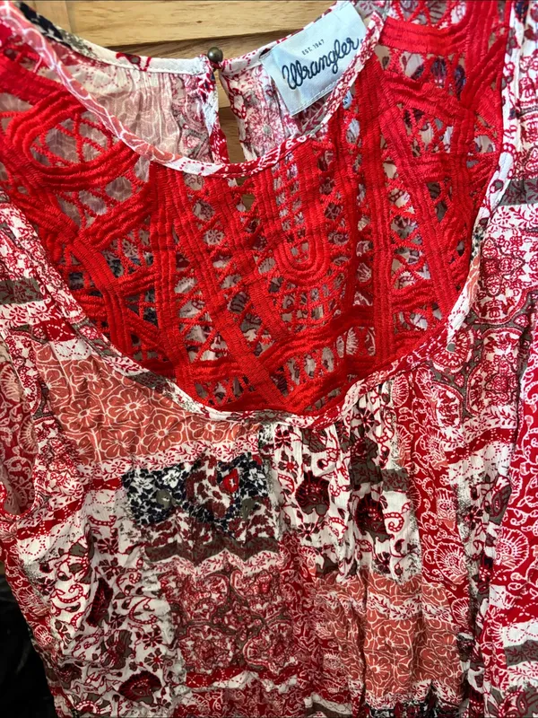 Wrangler Red and White Patchwork Crochet Yoke Sleeveless Top XL - Image 2