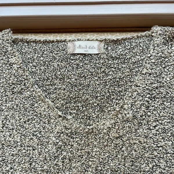 altar’d state popcorn knit v neck sweater size M/L - Image 3