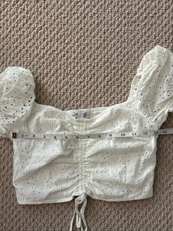 Hollister Size Extra Small XS Women's White Eyelet Puff-Sleeve Crop Top - Image 3