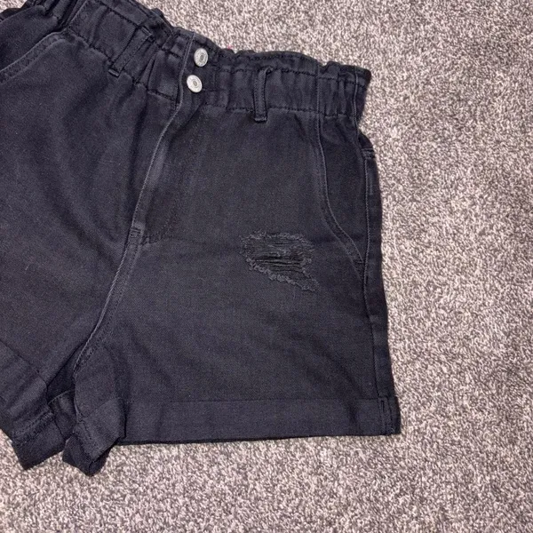 Love Tree Black denim shorts with distressed details, size S - Image 5