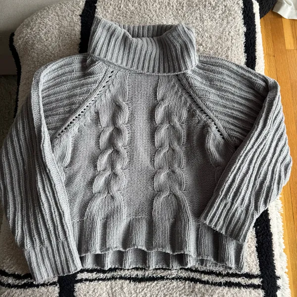 Gray turtleneck sweater - Image 2