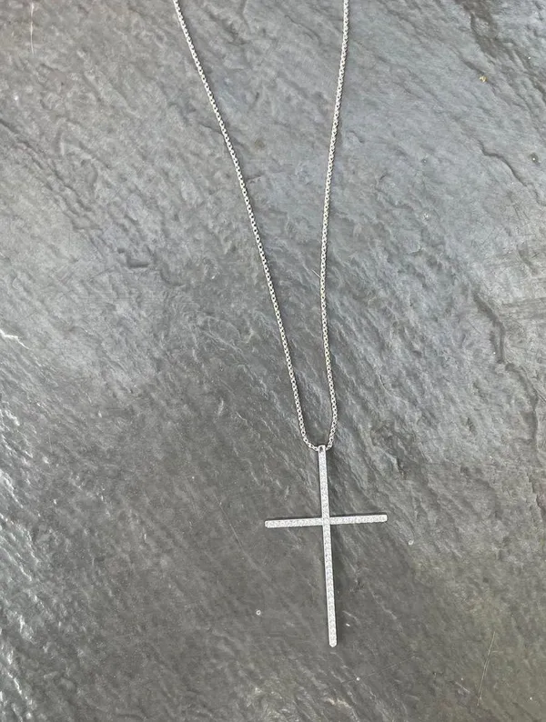 Free People Y2k Classy timeless silver diamond cross necklace - Image 4