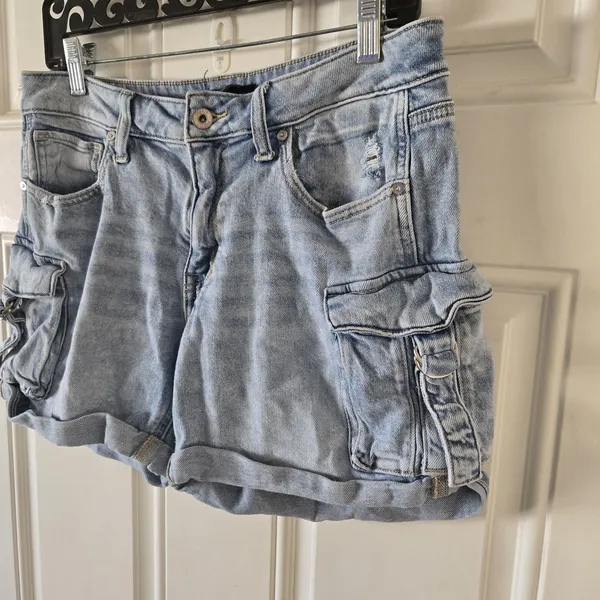 Maurices Edgely relaxed Boyfriend Denim Cargo Shorts distressed Size 8 Grunge - Image 3