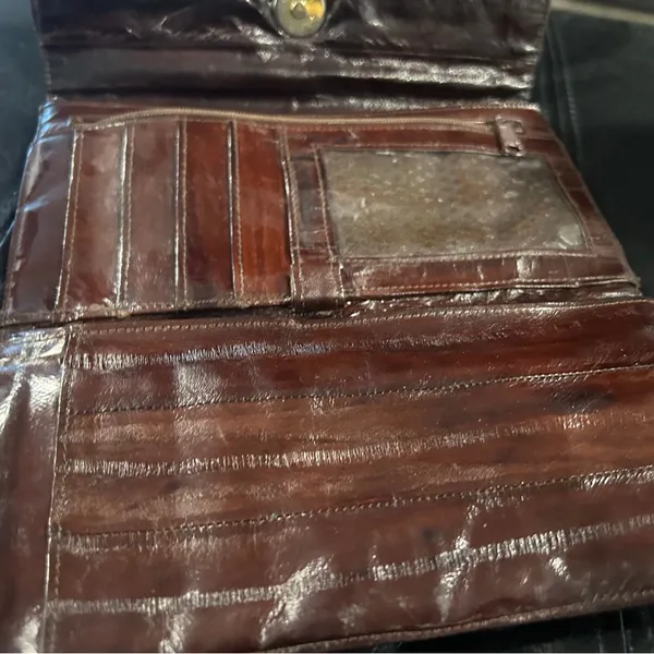Chic Brown Leather Women's Wallet - Image 8