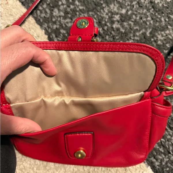 Coach Scarlet Leather Crossbody Bag - Image 4