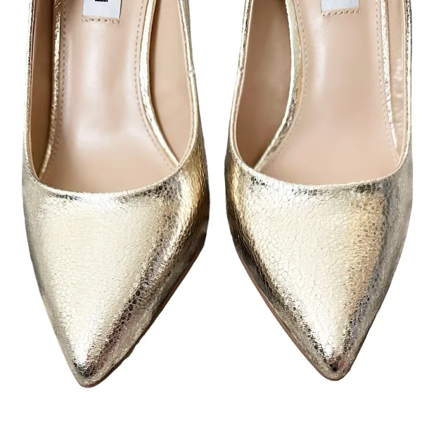NWOT STEVE MADDEN Luiza Pumps Gold 6 - Image 3