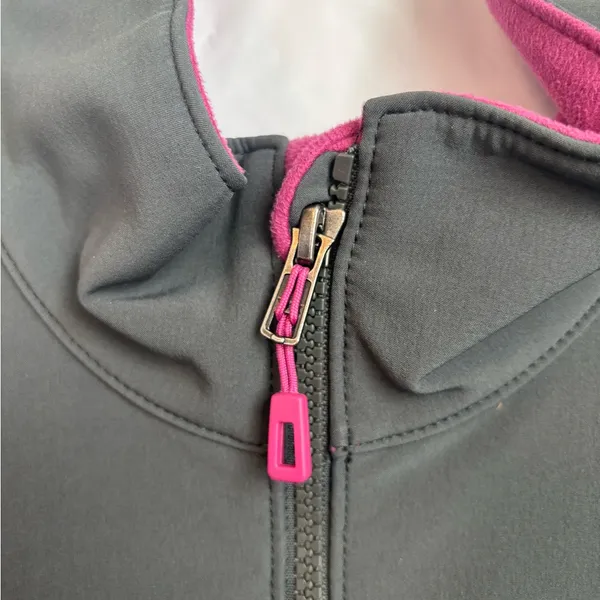 Patagonia Women's Gray and Pink Ski Jacket - Image 3