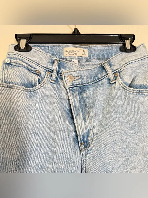 Abercrombie and fitch jeans - Image 4