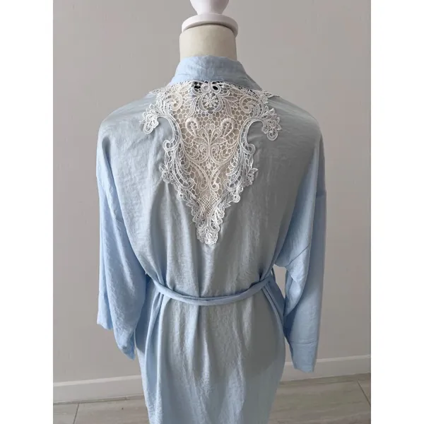 In bloom by jonquil OPHELIA LACE TRIM SATIN WRAP IN SILVER BLUE - Image 4