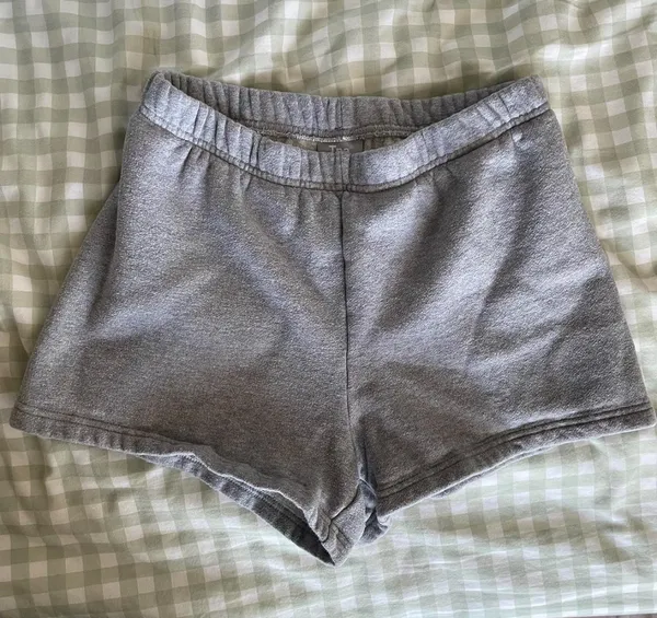 aritzia tna cozy grey sweat shorts - Image 5