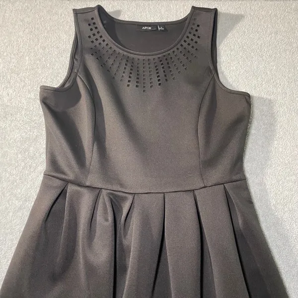 Apt. 9 Fit & Flare Dress Women's Medium‎ Black Laser Cut Pleated Cocktail EUC - Image 3