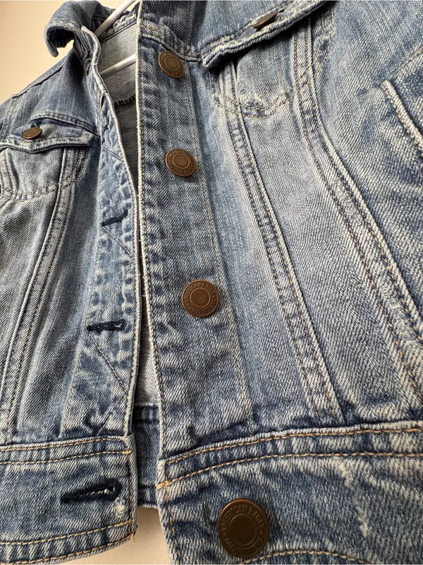 American Eagle Light Wash Denim Jacket Medium Jean Trucker Jacket - Image 4