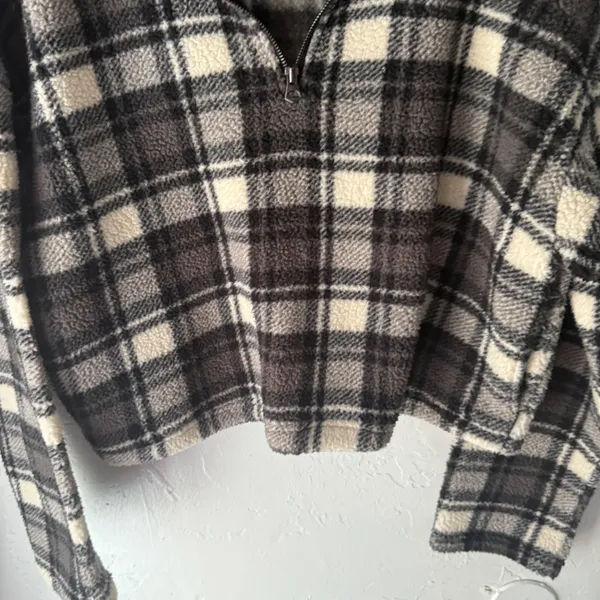 Love Tree Plaid Fleece Quarter‎ Zip Cropped Pullover Sweatshirt Women's Large - Image 6