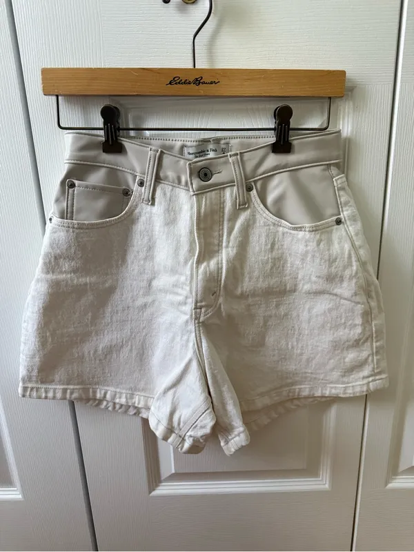 Abercrombie & Fitch The High Rise Dad Shorts in Cream - Image 2
