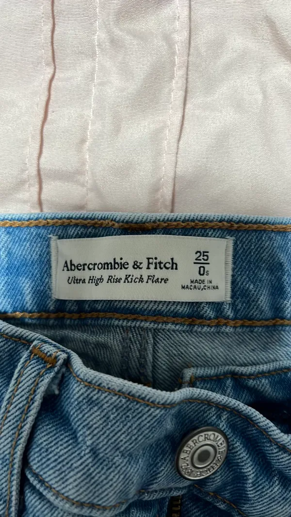 Abercrombie Jeans - Image 4