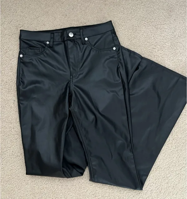 black vegan leather flared pants / jeans - Image 3