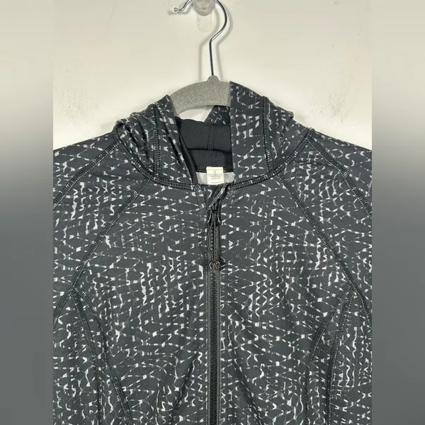 Lululemon Daily Practice Jacket Womens 4 Black Gray Print Hooded Full Zip‎ - Image 6