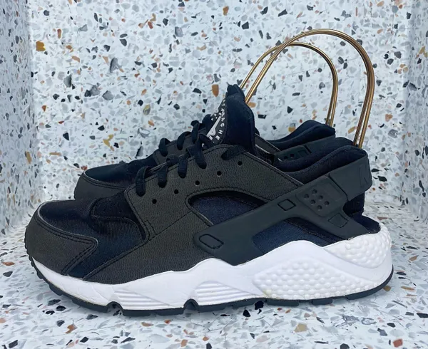 Nike Huarache Black Sneakers 7.5 - Image 4