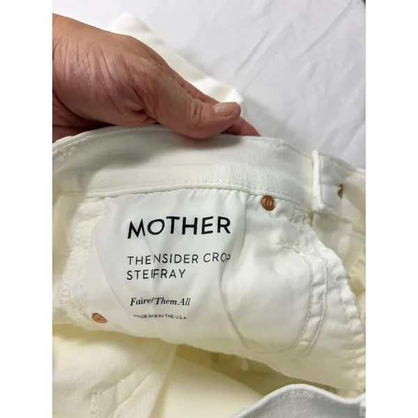 Mother The Insider white crop step fray jeans. Size 26. quiet luxury, coastal - Image 5