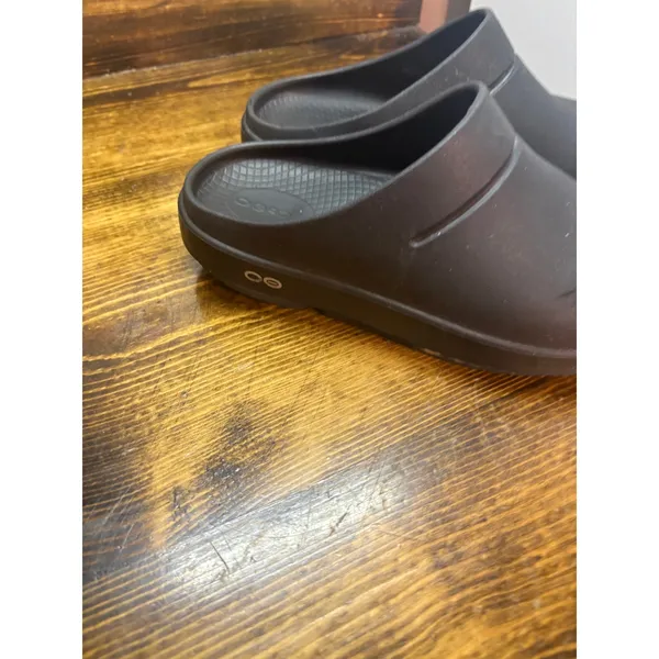 Oofos‎ Black Clogs Size Women 6 - Image 6
