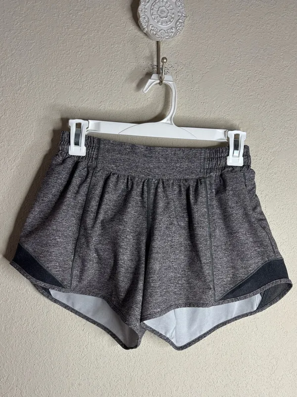 Lululemon Hotty Hot Short II Long 4" Size 6 - Image 2