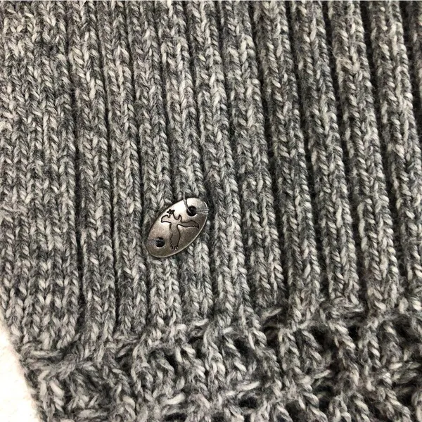 American Eagle Gray V-Neck knit Sweater Size Large wool blend - Image 7