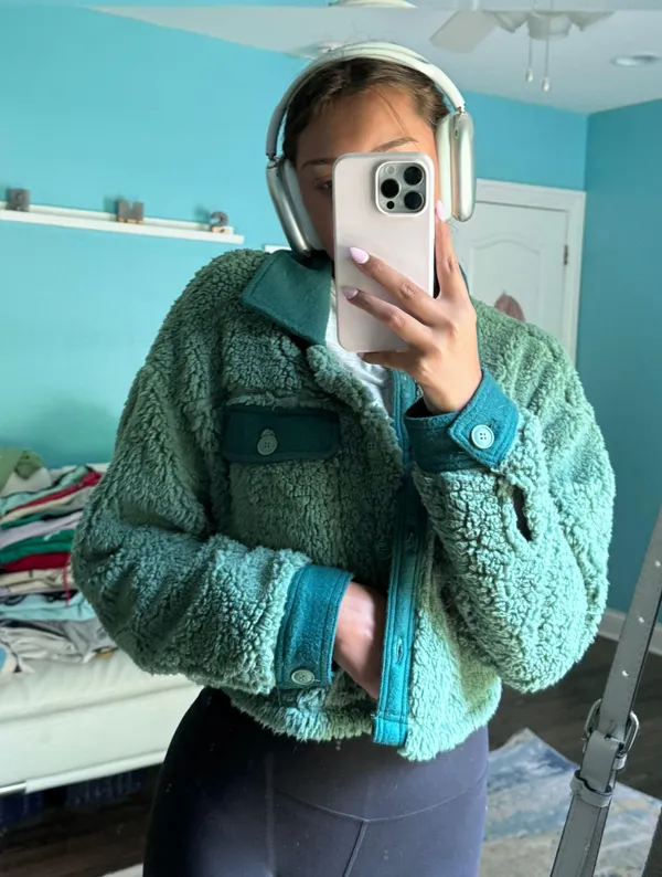 PacSun green fuzzy crop jacket - Image 2