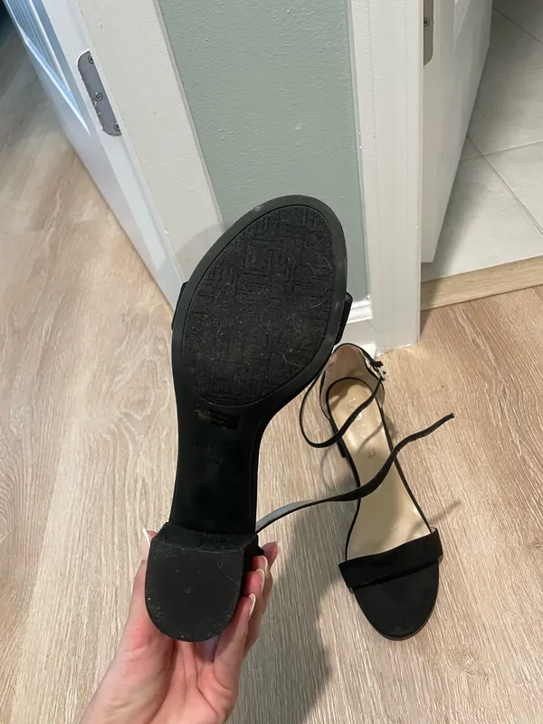 Black heels Size 9 - Image 3