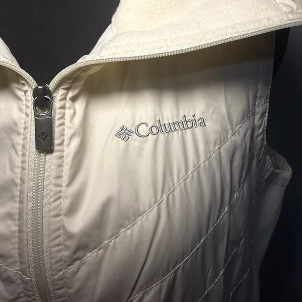 Columbia Women's Mix It Around II Cream Vest Size Medium. - Image 3