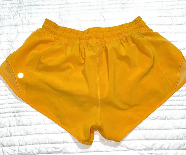 Lululemon Hotty Hot Low-Rise Lined Short 2.5 - Image 3