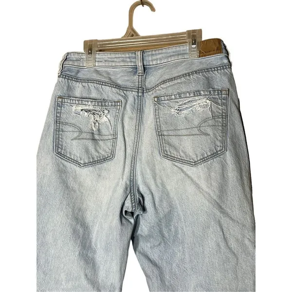 American Eagle Comfort Stretch‎ Waistband Ripped Mom Jeans Light Wash Size 4 - Image 8