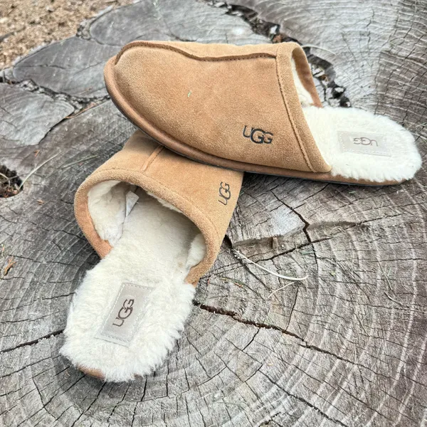 UGG Women’s Slippers Shoes Size 11  - Image 4